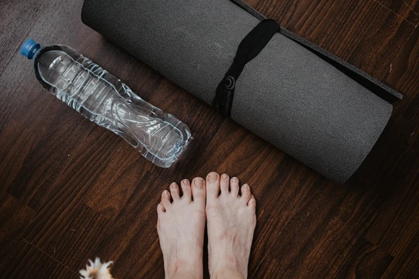 Does Drinking Water Help with Swollen Feet?